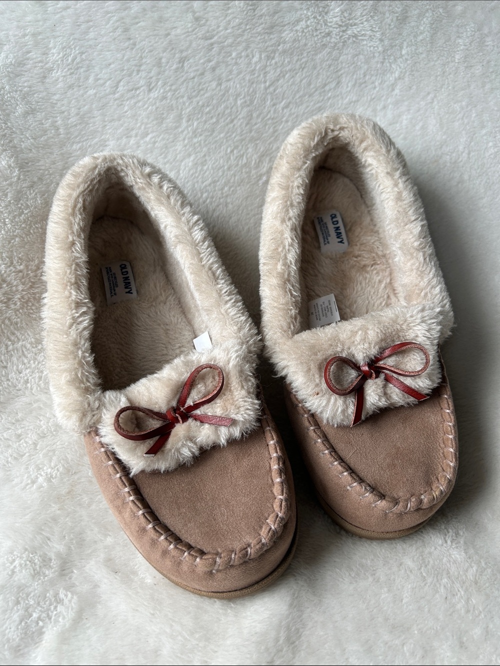 Old Navy Taupe Moccasin Slippers with Cream Fur and Red Bows size 9